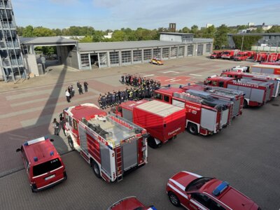 Brandschutzeinheiten SPN und Cottbus treffen sich zur Abfahrt (Quelle  Pressestelle SPN, CB)  (Bild vergr&ouml;&szlig;ern)