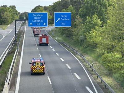 Kolonne Start LK OSL Autobahn Spreewalddreieck (Quelle  Pressestelle OSL)  (Bild vergr&ouml;&szlig;ern)