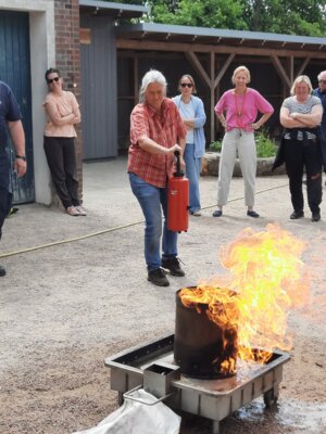 Feuerl&ouml;sch&uuml;bung  (Bild vergr&ouml;&szlig;ern)