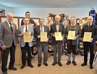 Ehrung von langj&auml;hrigen Mitgliedern  (Bild vergr&ouml;&szlig;ern)