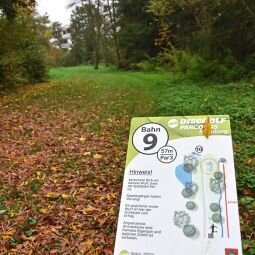 Auf der neunten Bahn muss man aufpassen, nicht in den Weiher zu werfen. Foto: Manuela Junk 