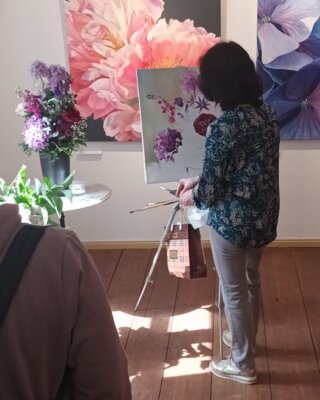 Fotoalbum Internationaler Museumstag | Malerin Anna Filimonova mit einer Live-Mal-Performance