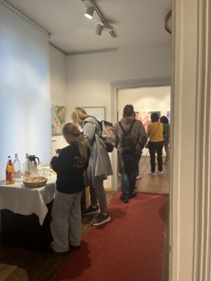Foto des Albums: Internationaler Museumstag | Malerin Anna Filimonova mit einer Live-Mal-Performance