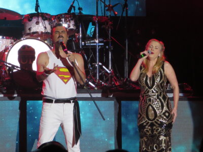 Foto des Albums: FOREVER QUEEN - performed by Queen Alive