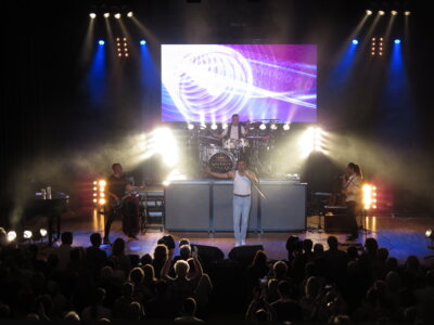 Foto des Albums: FOREVER QUEEN - performed by Queen Alive
