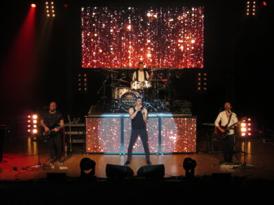 Foto des Albums: FOREVER QUEEN - performed by Queen Alive