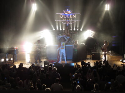Foto des Albums: FOREVER QUEEN - performed by Queen Alive