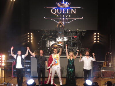 Foto des Albums: FOREVER QUEEN - performed by Queen Alive