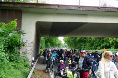 13 R&uuml;ckstau bis zum Landwehrkreisel  (Bild vergr&ouml;&szlig;ern)