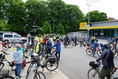 4 Der Pulk wird gr&ouml;&szlig;er - Ronnenberg  (Bild vergr&ouml;&szlig;ern)
