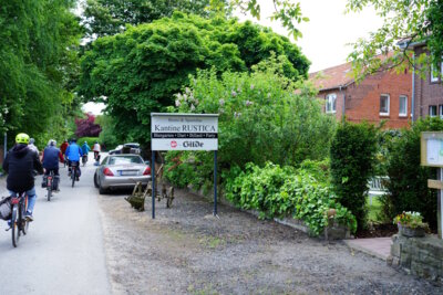 Ob der Benz den Pflug wohl zieht  (Bild vergr&ouml;&szlig;ern)