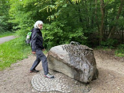 Christine am Sch&auml;lchenbrunnen  (Bild vergr&ouml;&szlig;ern)