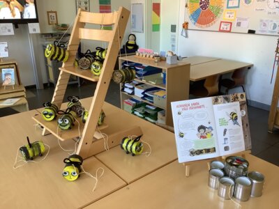 Insektenhotel im Hummelhaus  (Bild vergr&ouml;&szlig;ern)