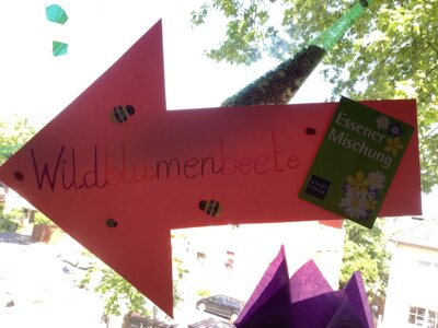 Auf dem Schulhof waren wir auch flei&szlig;ig&hellip;.  (Bild vergr&ouml;&szlig;ern)