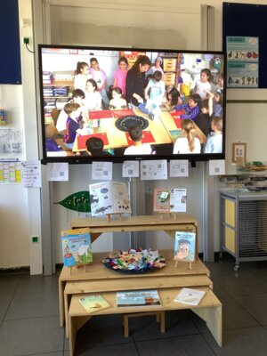 Neues Futter f&uuml;r Wildbienen: Wir haben Saatkugeln f&uuml;r Wildblumen gemacht und sie anschlie&szlig;end verschenkt.  (Bild vergr&ouml;&szlig;ern)