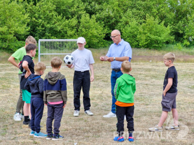 Foto des Albums: Familienfest in Sadenbeck mit Übergabe von zwei Fußballtoren