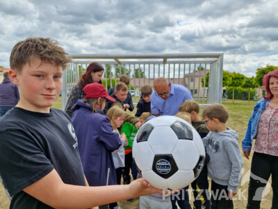 Foto des Albums: Familienfest in Sadenbeck mit Übergabe von zwei Fußballtoren