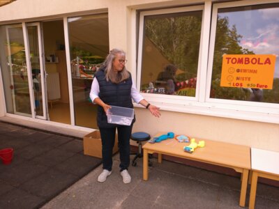 Alle Lose verkauft, die Tombola schließt nun.  (Bild vergrößern)