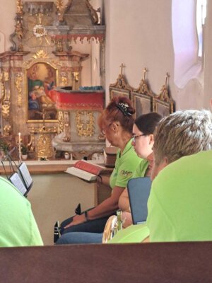Foto des Albums: Kirche zum Gedenken der verstorbenen Mitglieder in Roggenstein