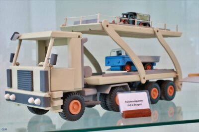 Foto des Albums: Holzfahrzeuge - volle Fahrt voraus