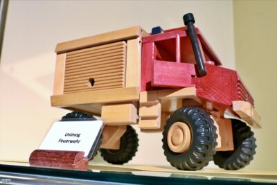 Foto des Albums: Holzfahrzeuge - volle Fahrt voraus