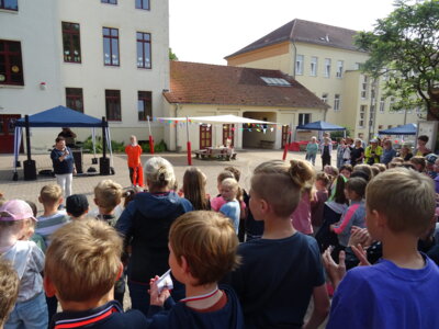 Foto des Albums: Schulfest/Kindertagsparty