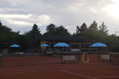 Fotoalbum Neue Sonnenschirme für den Punktspielbetrieb