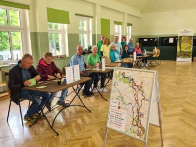 Unser_Team_des_Org.-Bueros_in_der_Suedkampfbahn  (Bild vergr&ouml;&szlig;ern)