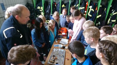 Foto des Albums: Besuch der Klasse 4 in der Feuerwache Lünern