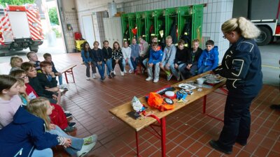 Foto des Albums: Besuch der Klasse 4 in der Feuerwache Lünern