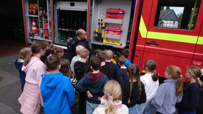 Foto des Albums: Besuch der Klasse 4 in der Feuerwache Lünern