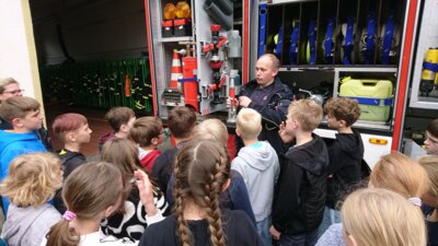 Foto des Albums: Besuch der Klasse 4 in der Feuerwache Lünern