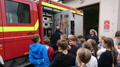 Foto des Albums: Besuch der Klasse 4 in der Feuerwache Lünern