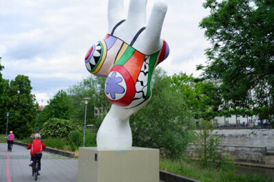Nanas &bdquo;Sophie&ldquo; von Niki de Saint Phalle 1974  (Bild vergr&ouml;&szlig;ern)