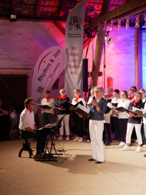Bild 6: Sonja Schneider bei der Anmoderation  - Foto: Frank Otto  (Bild vergr&ouml;&szlig;ern)
