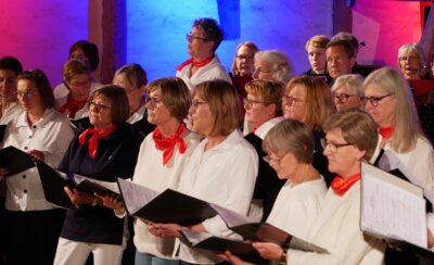 Bild 7: Der Chor Rhythm&Joy in Aktion  - Foto: Frank Otto  (Bild vergr&ouml;&szlig;ern)
