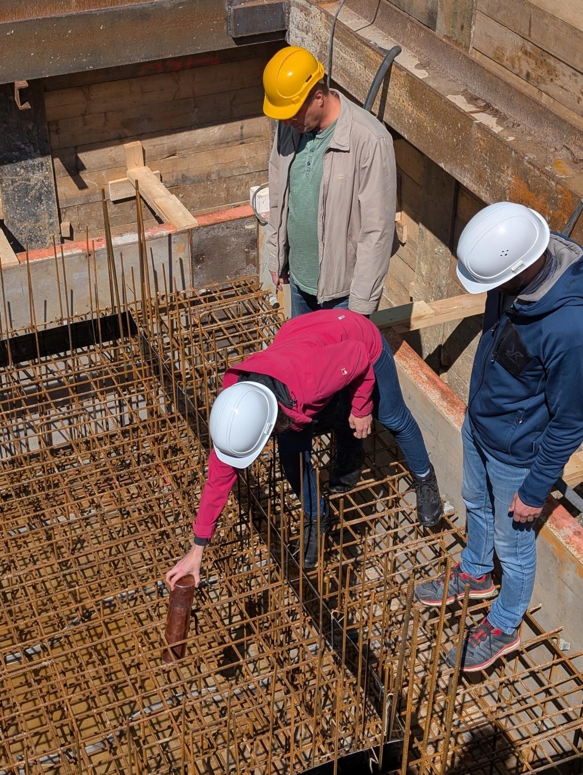 Bild: Baustellen-Impressionen und Grundsteinlegung in der Poststraße 2-5 in Calau. Foto: Stadt Calau / Jan Hornhauer