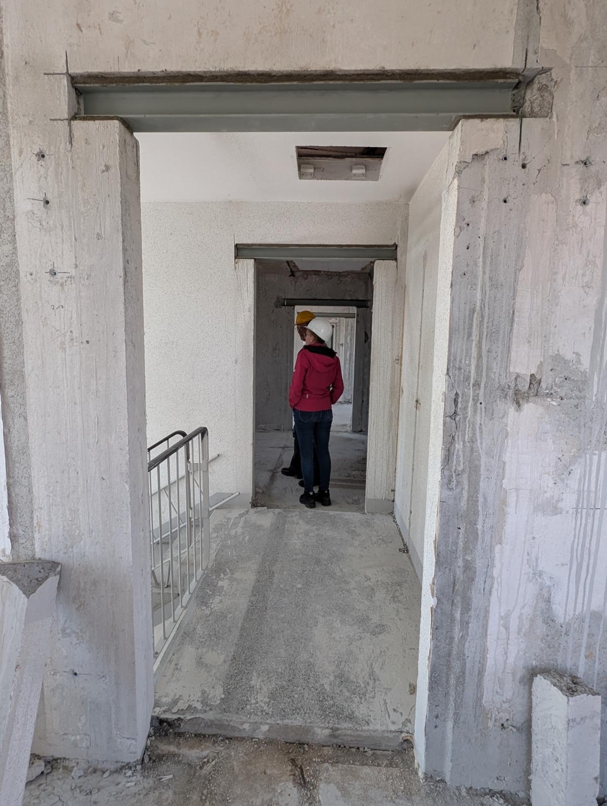 Bild: Baustellen-Impressionen und Grundsteinlegung in der Poststraße 2-5 in Calau. Foto: Stadt Calau / Jan Hornhauer