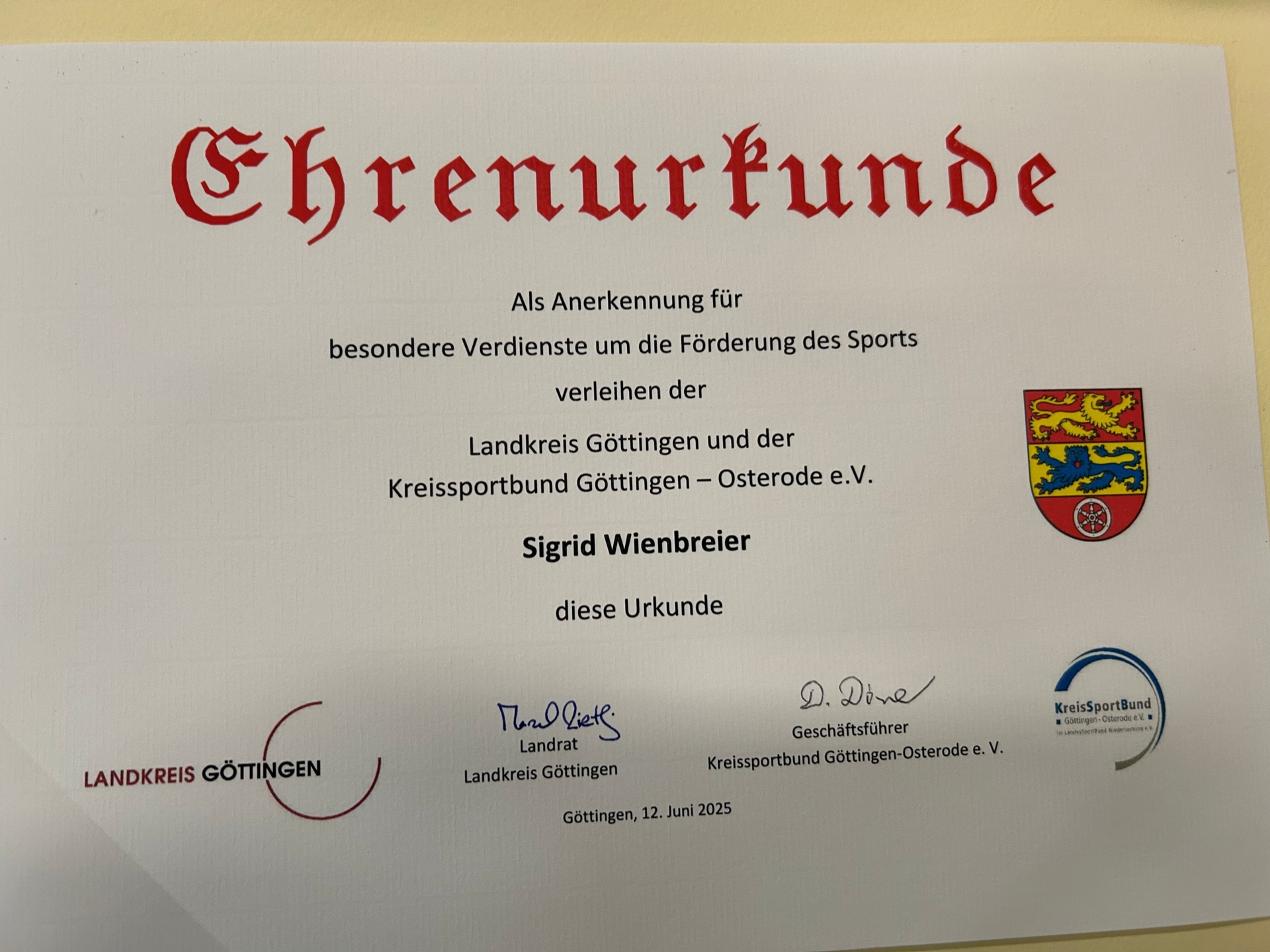 Bild: KSB-Sportlerehrung-Sigrid-Urkunde