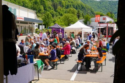 Traumhaftes Wetter und zahlreiche Besucherinnen und Besucher  (Bild vergr&ouml;&szlig;ern)