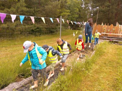 Schuhe und Socken aus!  (Bild vergrößern)