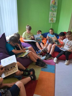 Foto des Albums: Wandertag Klasse 2 Besuch der Bibliothek in Schmölln
