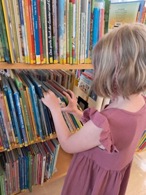 Foto des Albums: Wandertag Klasse 2 Besuch der Bibliothek in Schmölln