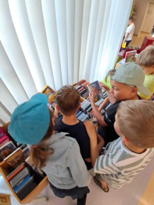 Foto des Albums: Wandertag Klasse 2 Besuch der Bibliothek in Schmölln