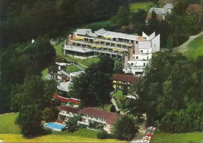 Postkarte des Sanatoriums Wiedemann in seinen Glanzzeiten  (Bild vergr&ouml;&szlig;ern)