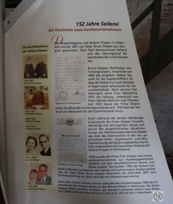 Infotafel zur Geschichte des Familienunternehmens.  (Bild vergr&ouml;&szlig;ern)