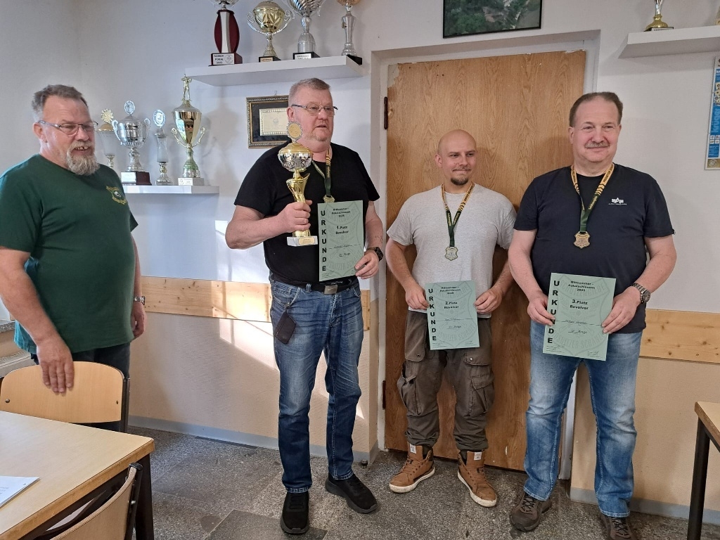 Bild: der Pokal geht nach Sassnitz