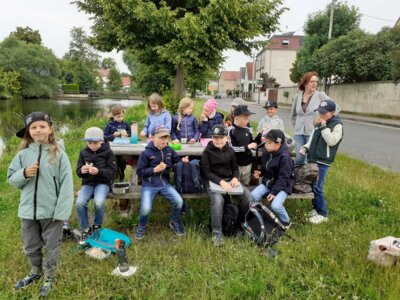 Fotoalbum Ortsrundgang Thallwitz Klasse 2a mit der Ortschronistin Frau Neustadt