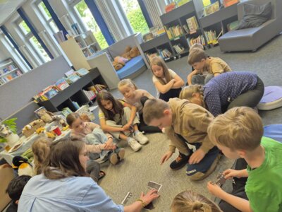 Foto des Albums: Bibliotheksbesuch Klasse 2a ,2b, 2c