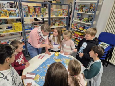 Foto des Albums: Bibliotheksbesuch Klasse 2a ,2b, 2c
